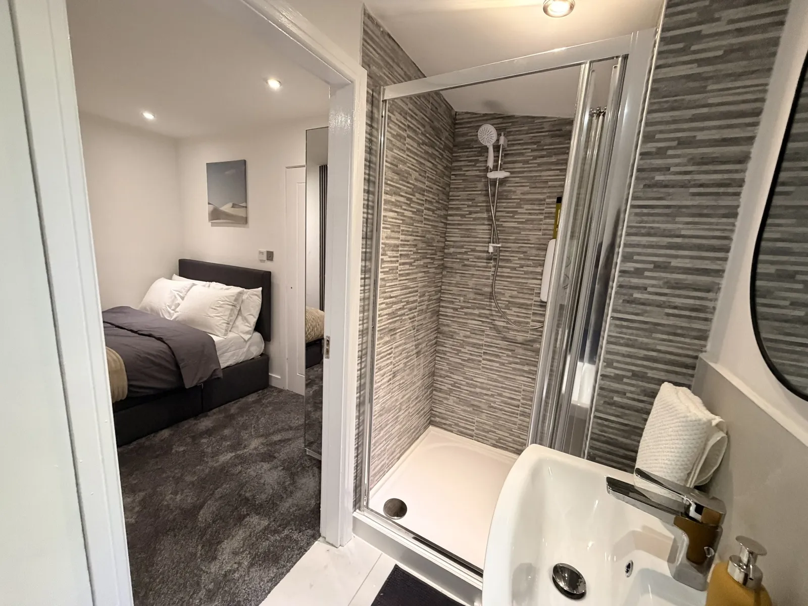 Deluxe Room With Shower